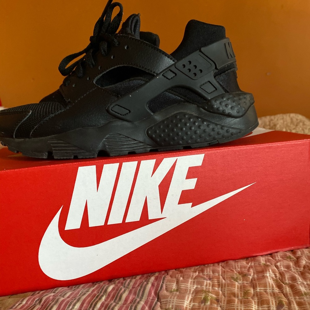 Black Huaraches